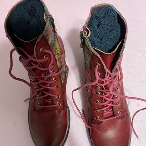 L’ARTISTE Spring Step Red floral Lace-Up/side zip Ankle Boots Sz 37/7